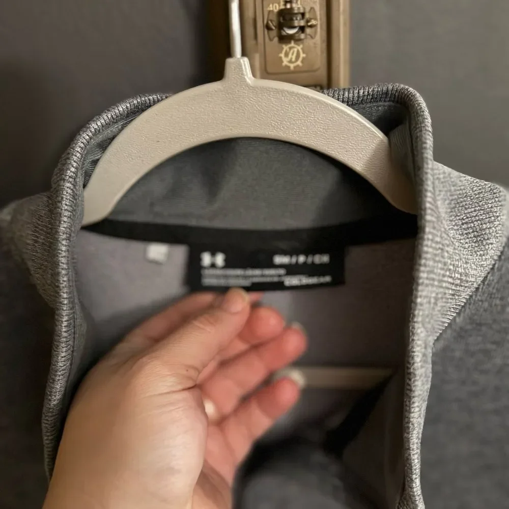Under Armour Pullover Sweater Quarter Zip Men's Size Small Dark Grey